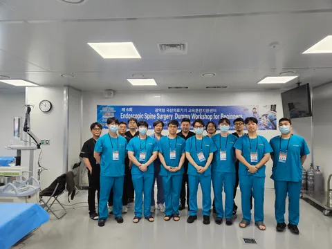 Endoscopic Spine Surgery Dummy Workshop for Beginners (2026 · 2nd) — group photograph